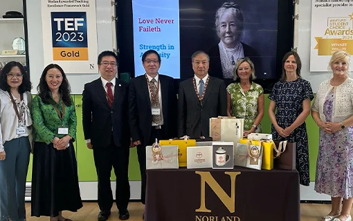 A group of people from Norland and Beijing Yaoyang Foundation stood in front of a screen